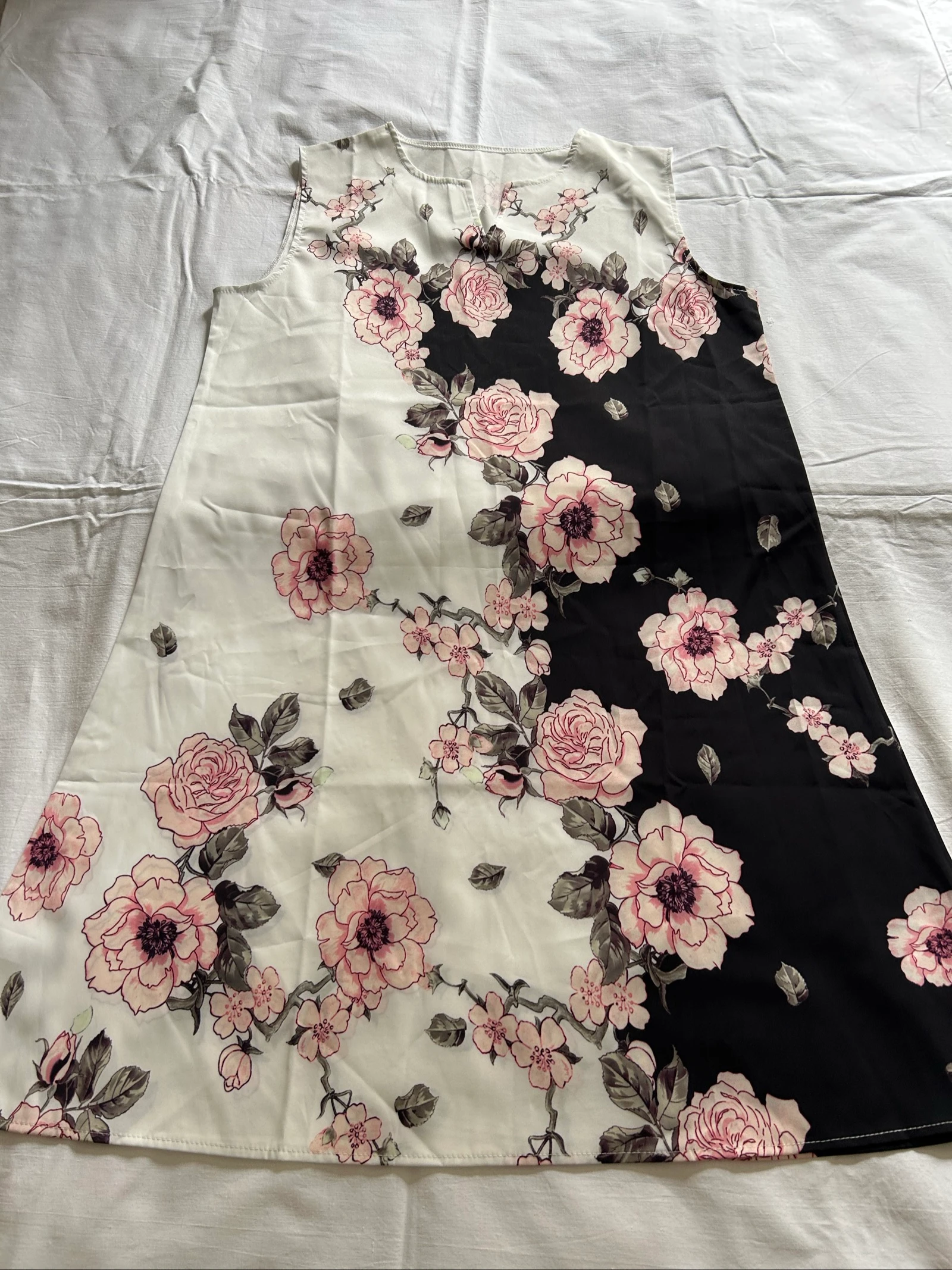 sleeveless in black and white with a delicate pink floral print. – photo 3